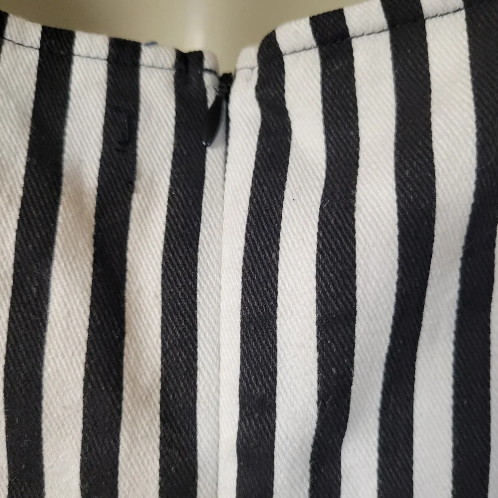 Urban Outfitters NWT Black & White Striped Spaghetti Strap Jumpsuit Size‎ Small